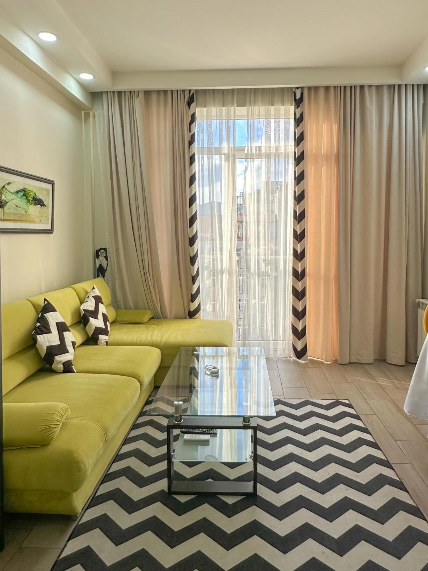 Apartments With View Tbilisi Esterno foto