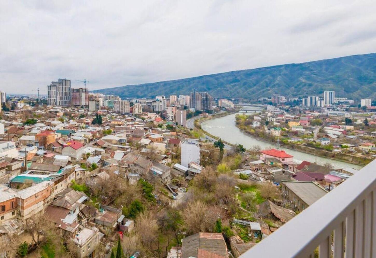 Apartments With View Tbilisi Esterno foto